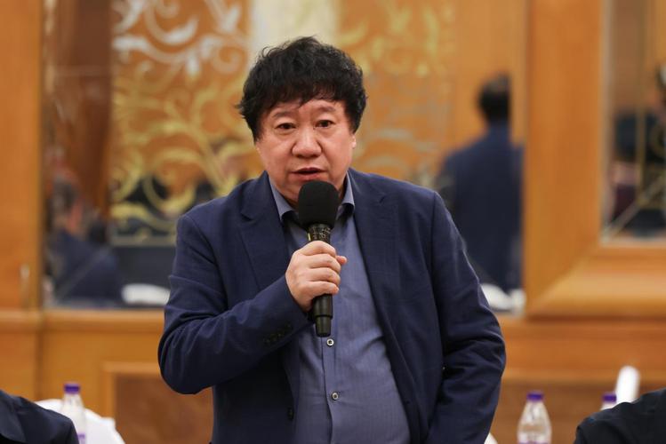 我校舉辦"如何書寫我們時代的人文暨賈平凹文學創(chuàng)作五十周年"學術(shù)研討